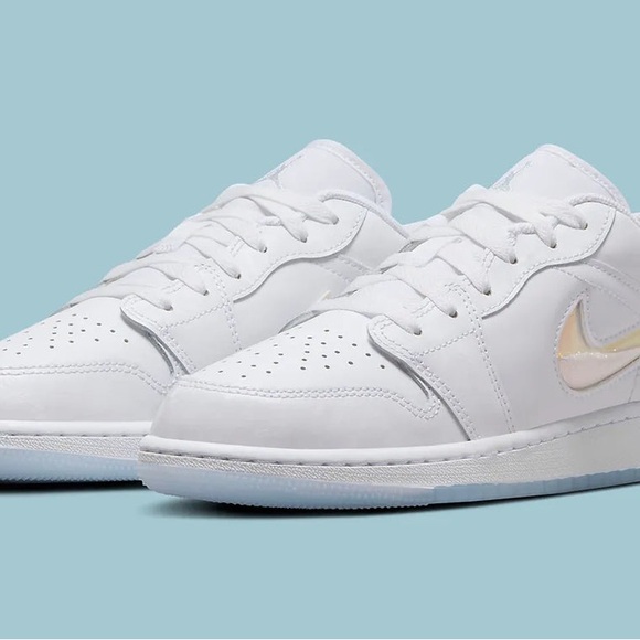 SOLD ***Nike Jordan’s Glitter Swoosh 🎁 NEW! name brand NIKE JORDAN - Picture 3 of 16